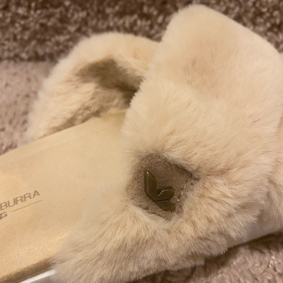 KOOLABURRA BY UGG. Barely worn. Size: 6.5. These are so comfy!!! - Picture 4 of 17